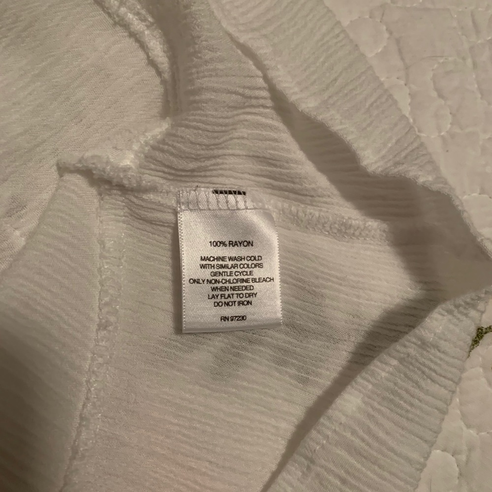 White blouse - Picture 4 of 4